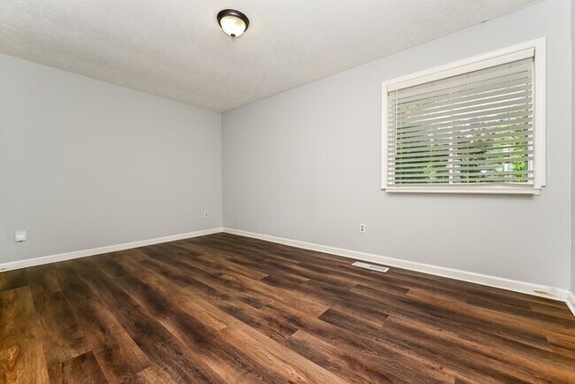 Building Photo - Fantastic 4bd/2ba home! Let yourself in!