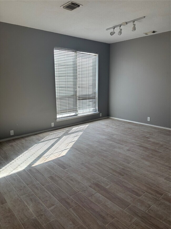 Building Photo - 10411 Black Sands Dr