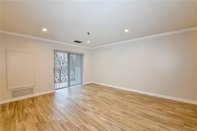 Foto del edificio - 300 Johnson Ferry Rd