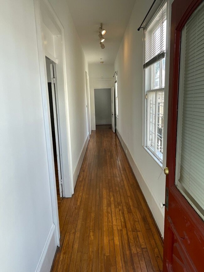 Building Photo - 1/2 Block off Magazine on Jena St 3BD/2BA