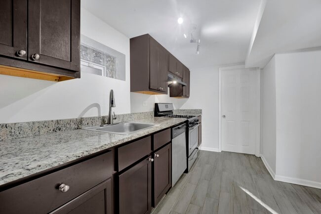 Building Photo - 1914 W Henderson St