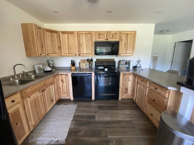 5 Oak Ln kitchen - 518 Phillips Rd