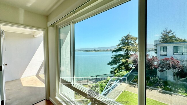 Building Photo - Entirely Remodeled Top-Floor Water-View Mo...