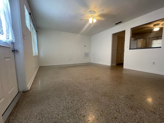 Building Photo - 335 Hernando St