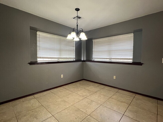 Building Photo - 4016 SW Mesquite Dr