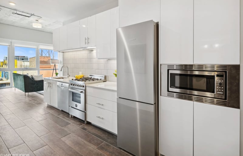 Photo - 152 N Carpenter St (Chicago, IL)