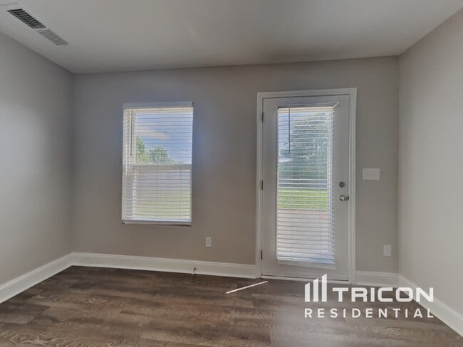 Building Photo - 4442 Vernon Cir SE
