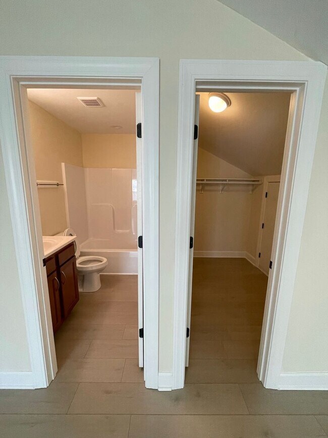 Foto del edificio - 1570 Bluebird Ln