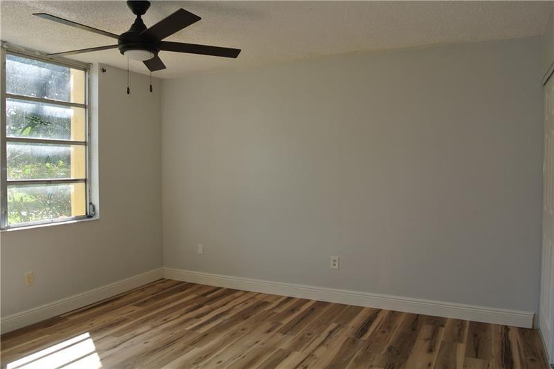 Foto del edificio - 3253 Foxcroft Rd