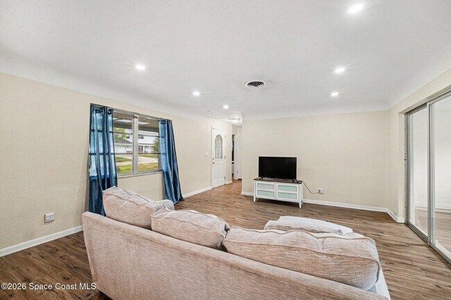 Foto del edificio - 2425 Heritage Dr