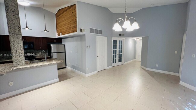 Foto del edificio - 2881 N Oakland Forest Dr