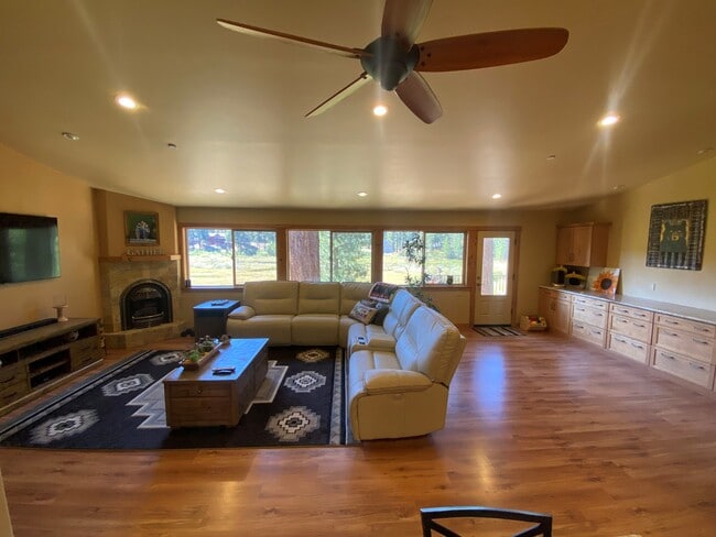 Building Photo - 1640 Black Bart Ct