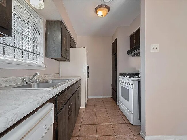 Building Photo - 3619 Kilkenny Dr