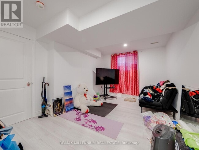 Building Photo - 11 Burcombe Cross