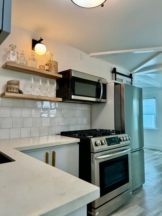 Foto principal - 1653 1/2 Bayview Dr