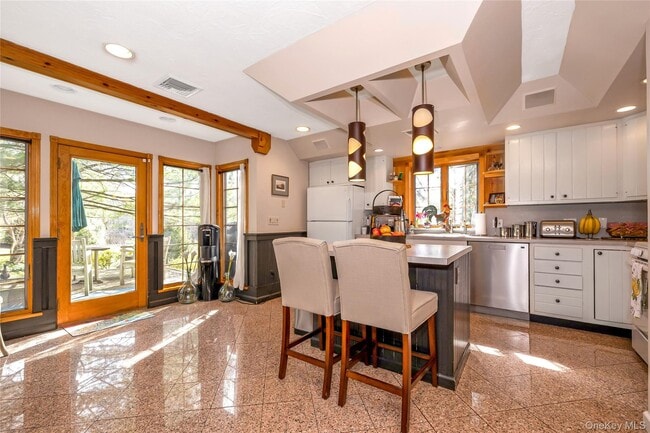 Building Photo - 16 Faraway Rd