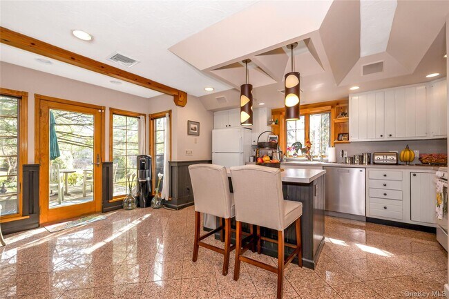 Foto del edificio - 16 Faraway Rd