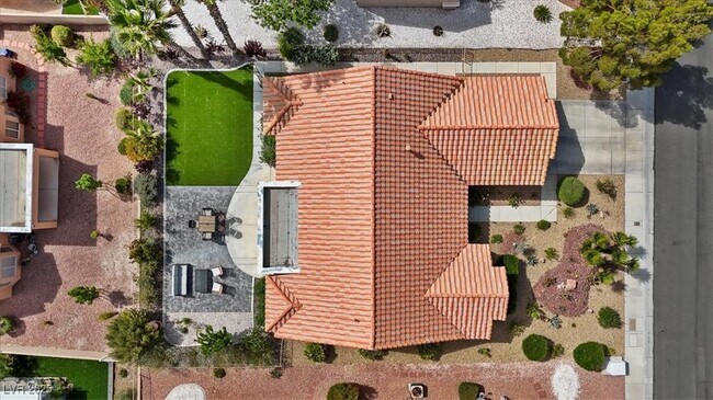 Foto del edificio - 3024 Lotus Hill Dr