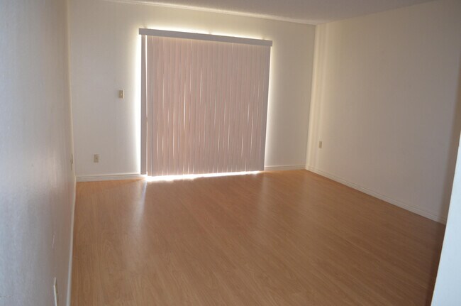 Foto del edificio - 3033 E Devonshire Ave