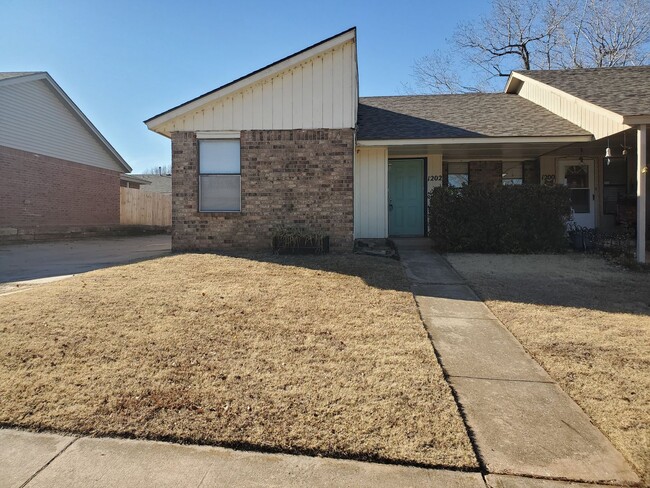 Building Photo - (2) Bed/(2) Bath SE Norman Avail NOW!
