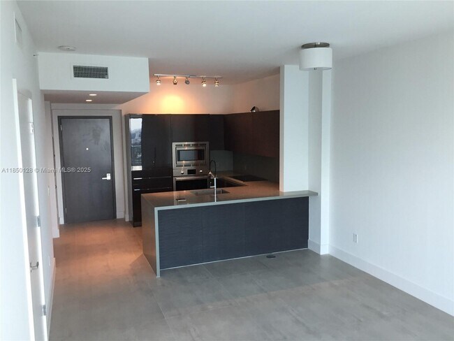 Building Photo - 1080 Brickell Ave