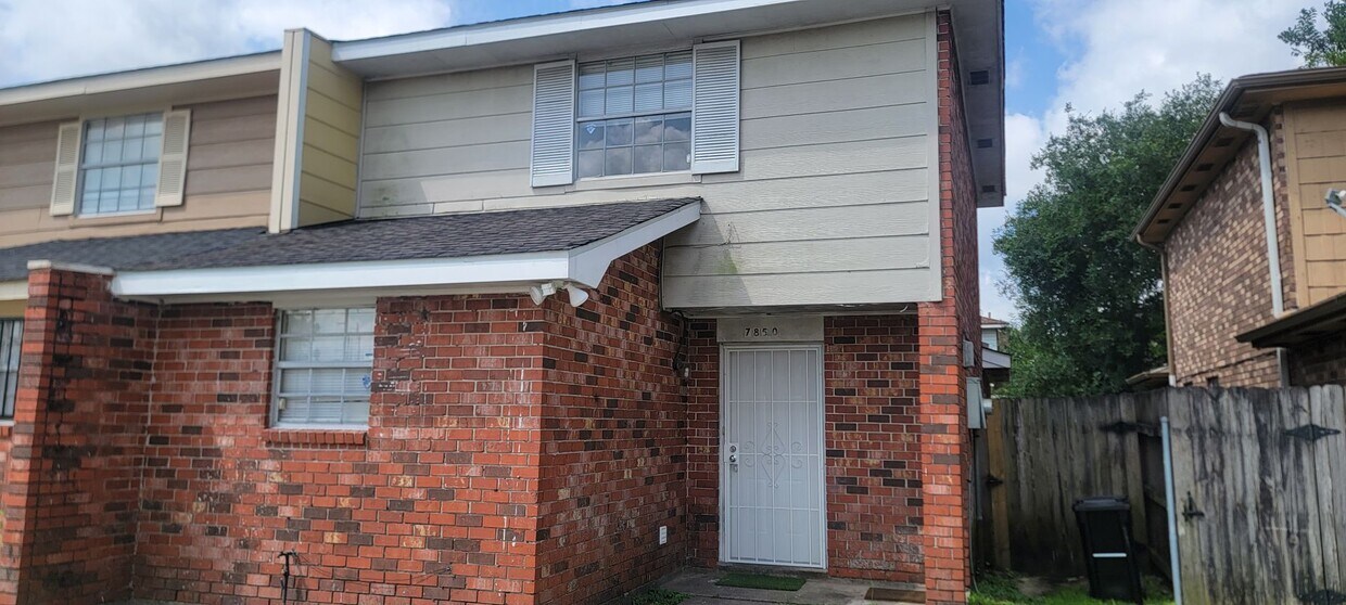 Foto principal - 7850 Sand St