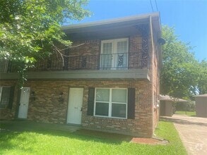 Building Photo - 108 W Fairview St