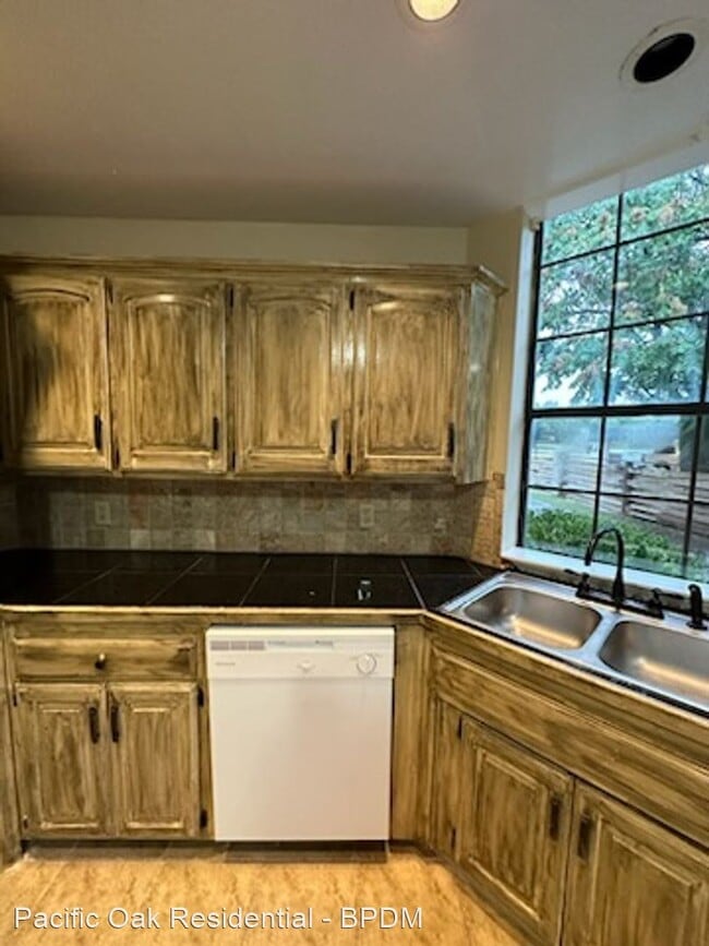 Building Photo - 3 br, 2.5 bath House - 2911 Quail Creek Rd