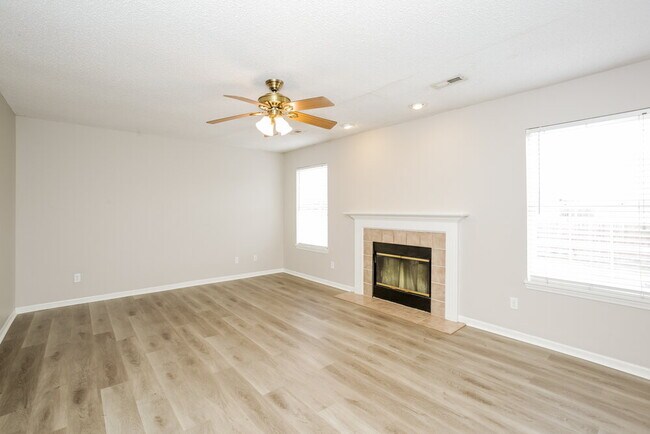 Foto del edificio - 209 Bent Stream Ln