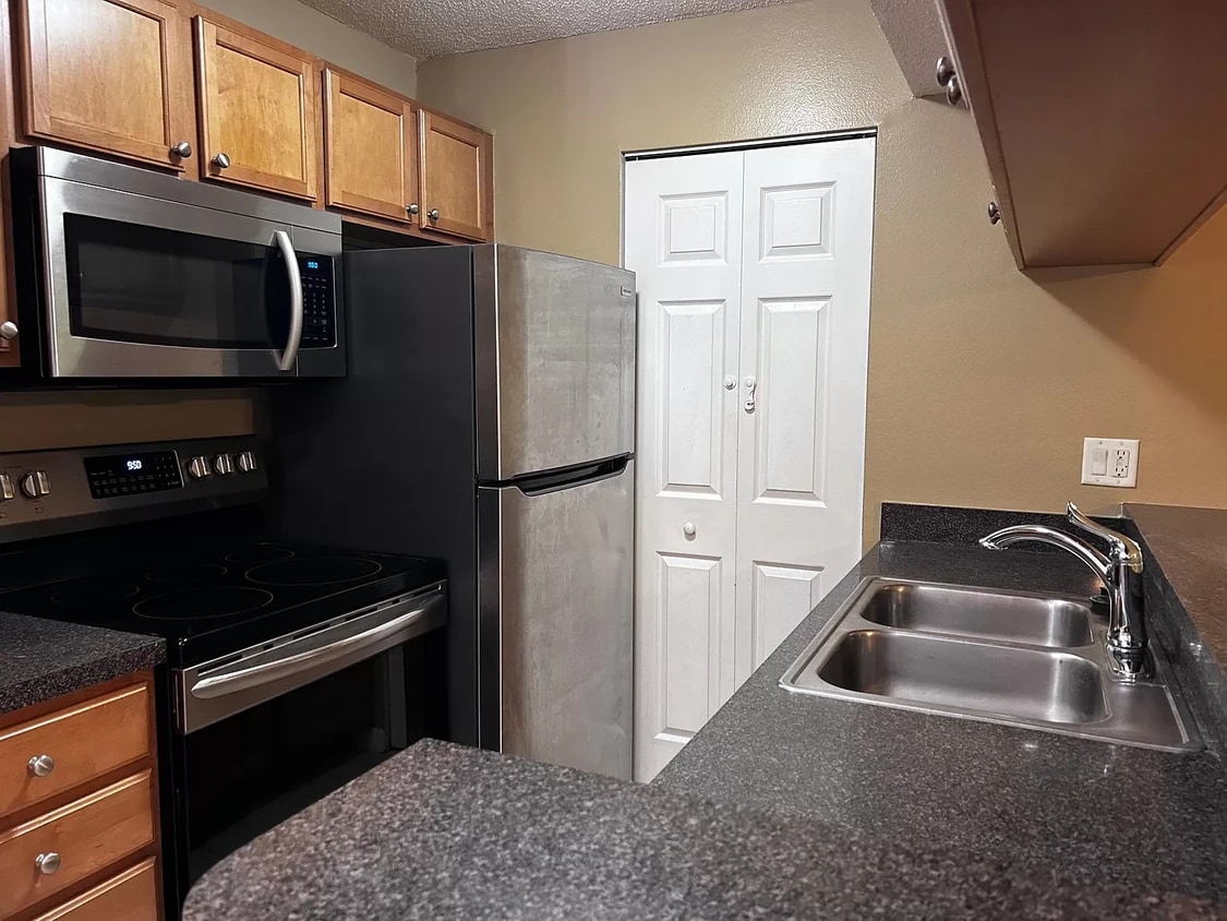 Primary Photo - 209 Lake Brook Cir