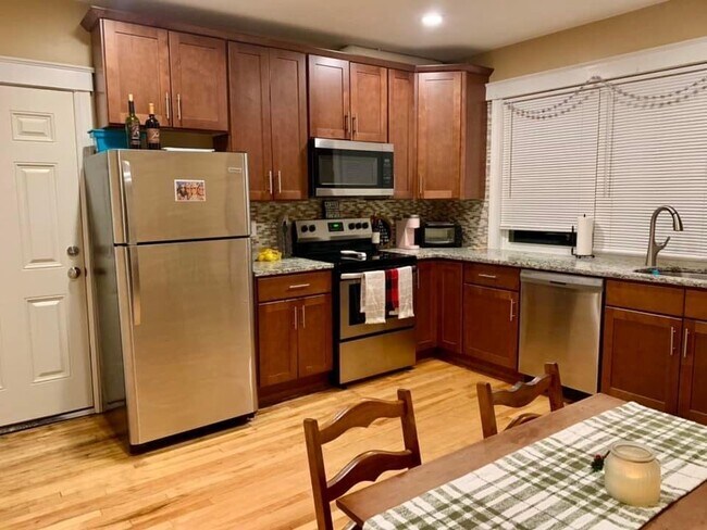 Kitchen - 30 Richmond Ave