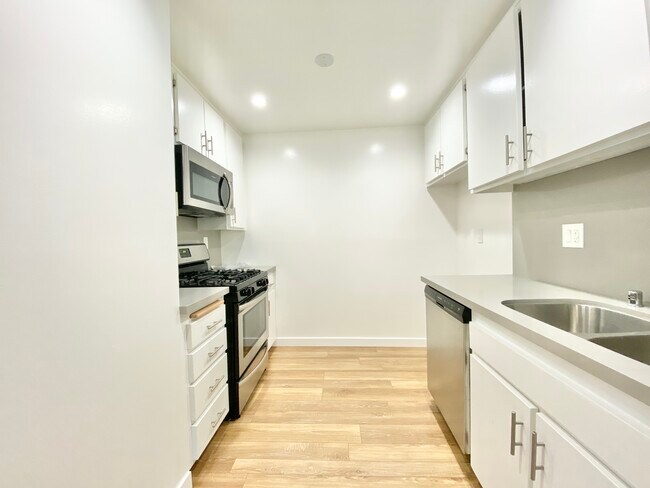 Foto del edificio - 1821 Canyon Dr