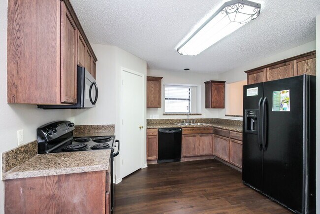 Foto del edificio - 819 Mayfield Dr