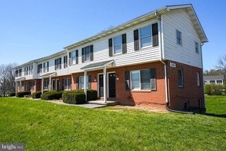 Building Photo - 3107 Shawnee Dr