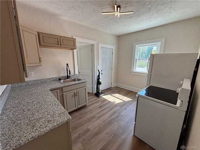 Foto del edificio - 3460 Ridge Ave