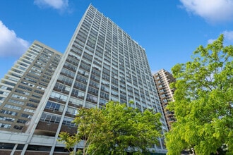 Building Photo - 6171 N Sheridan Rd