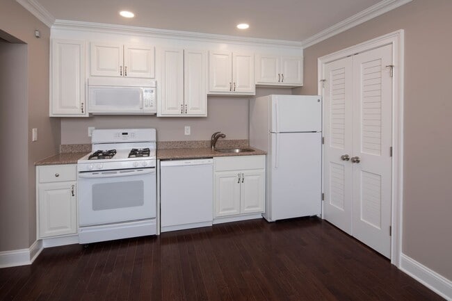 Interior Photo - Cambridge Manor: In-Unit Washer & Dryer, H...