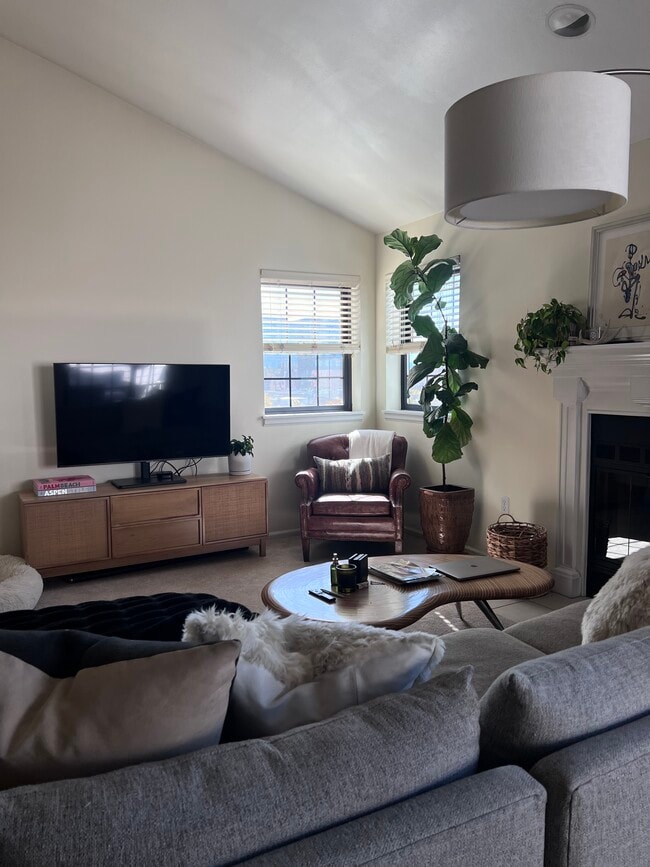 Building Photo - 345 Fillmore St