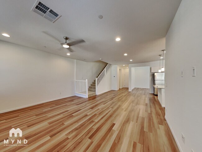 Foto del edificio - 1041 Via Lombardi