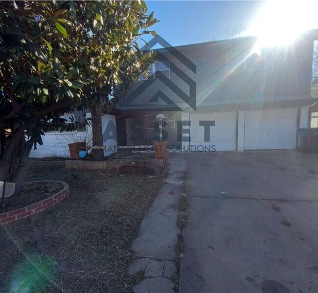 Building Photo - 7 Bedroom House Available Now