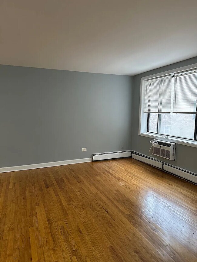 Foto del edificio - 1523 W Morse Ave