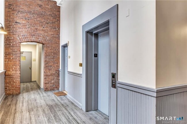 Building Photo - 25 Grand St