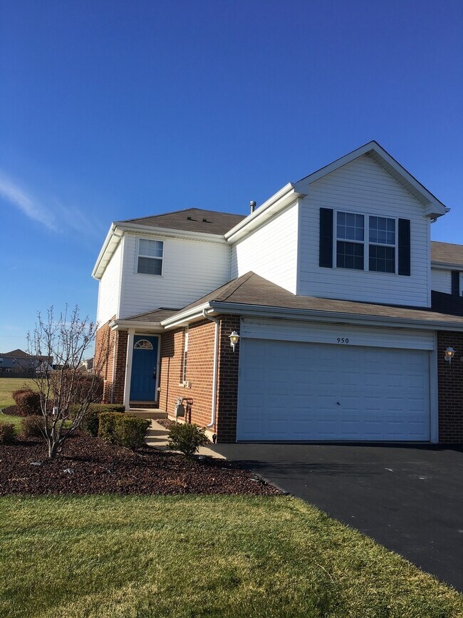 Building Photo - 950 Foxwood Ct
