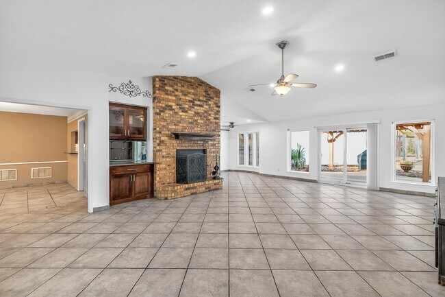 Foto del edificio - 127 Sagewood Dr