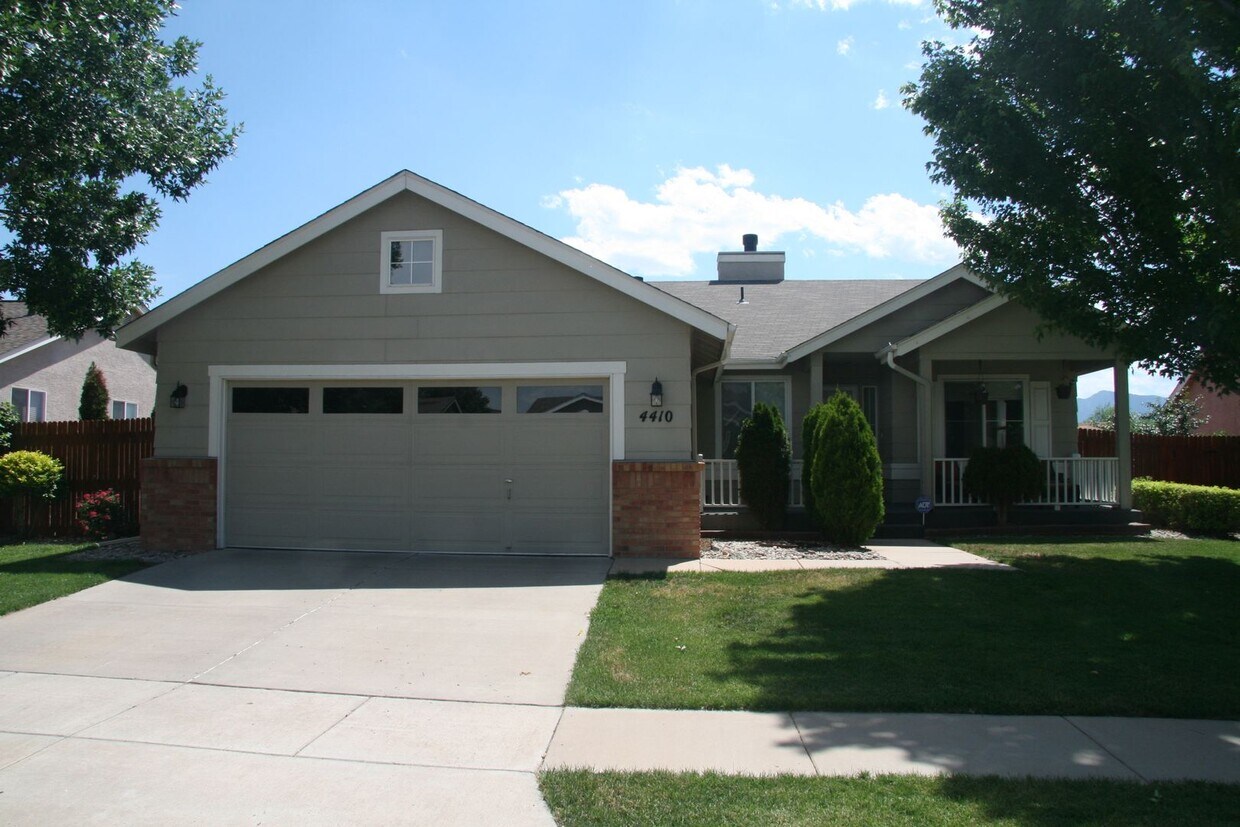 Primary Photo - Beautiful 4 Bedroom Ranch Style Home Avail...