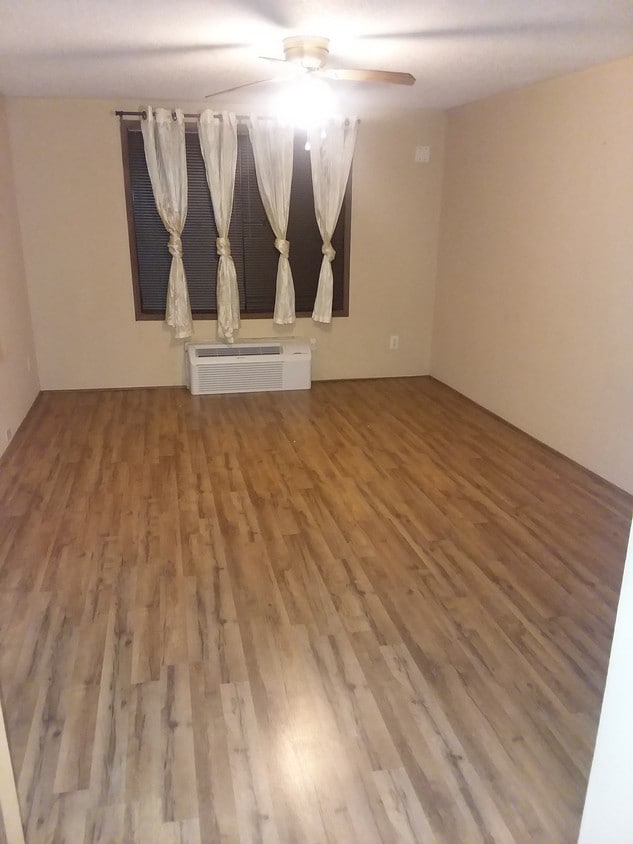 Building Photo - Konigsburg Red Deer, LLC