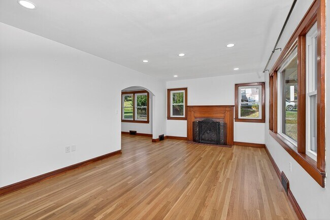 Foto del edificio - 250 Gillespie Dr NE