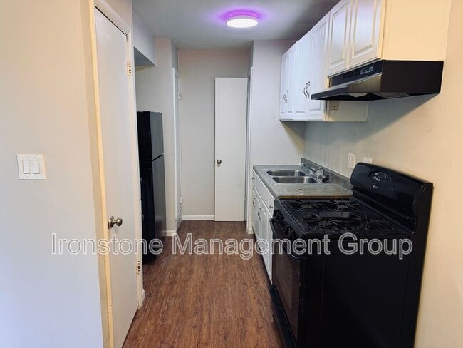 Building Photo - 109 S 9th St