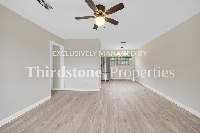 Building Photo - 8905 Castle Blvd, Jacksonville, FL 32208