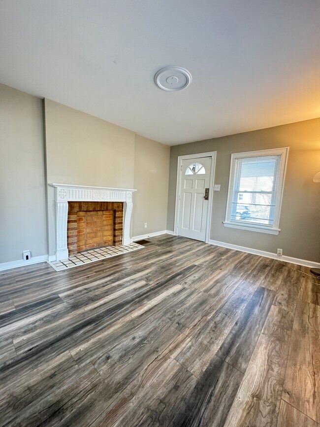 Building Photo - Beautiful updated home